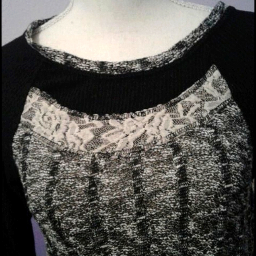 Almost Famous Black & Cream Multipattern Laced Long Sleeve Top - Picture 2 of 8